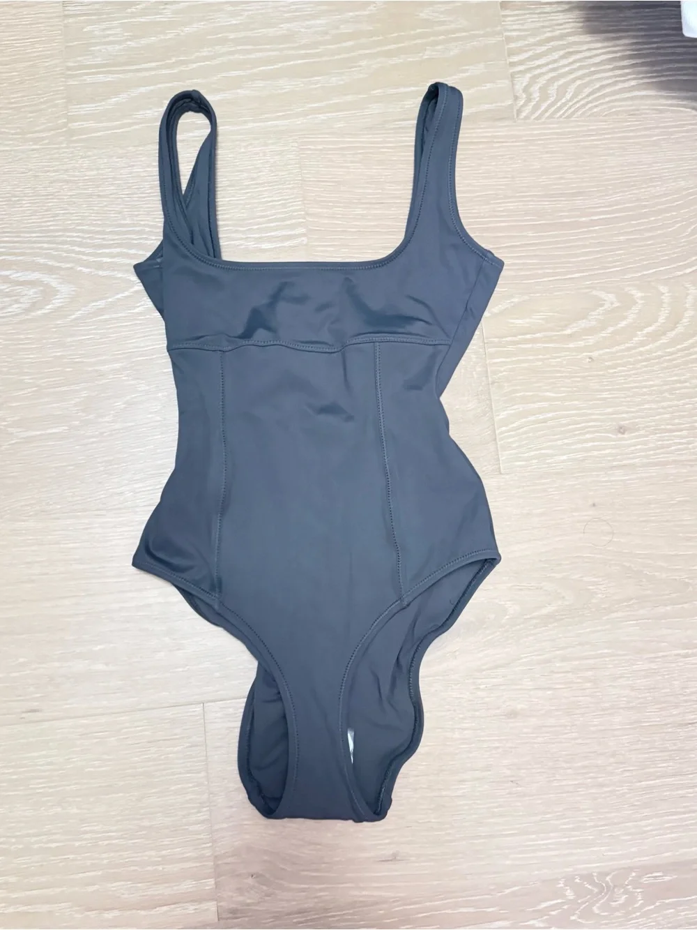 SKIMS SCULPTING SWIM TANK ONE PIECE COLOR. GUNMETAL  XXS